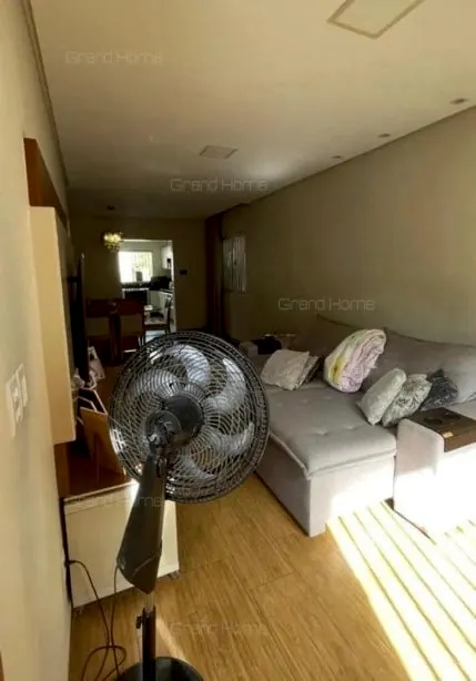 Sala de estar com sofá