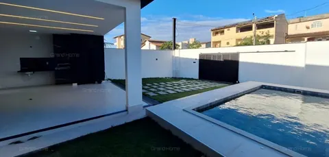 Área gourmet coberta ao lado da piscina