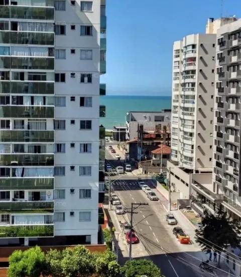 O prédio e a vista para o mar de Itaparica